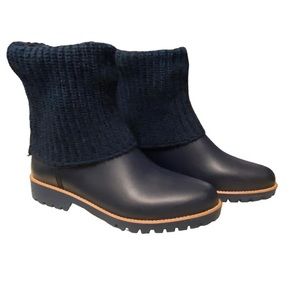 Bernardo blue knitted sweater water boots women’s size 9